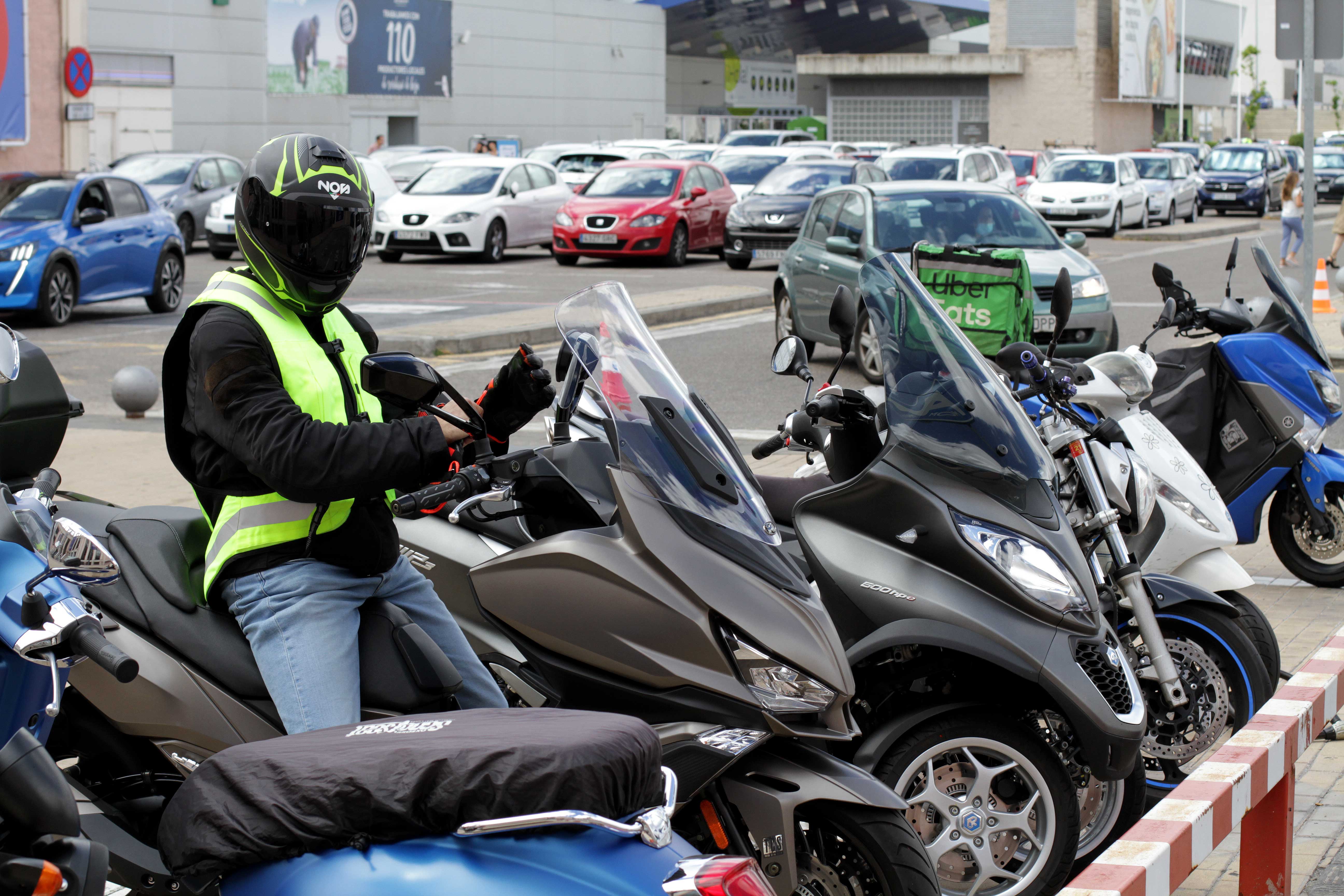 Decálogo De Convivencia Sobre Ruedas Los 15 Enemigos De La Moto En La Ciudad Airbag Moto 7486